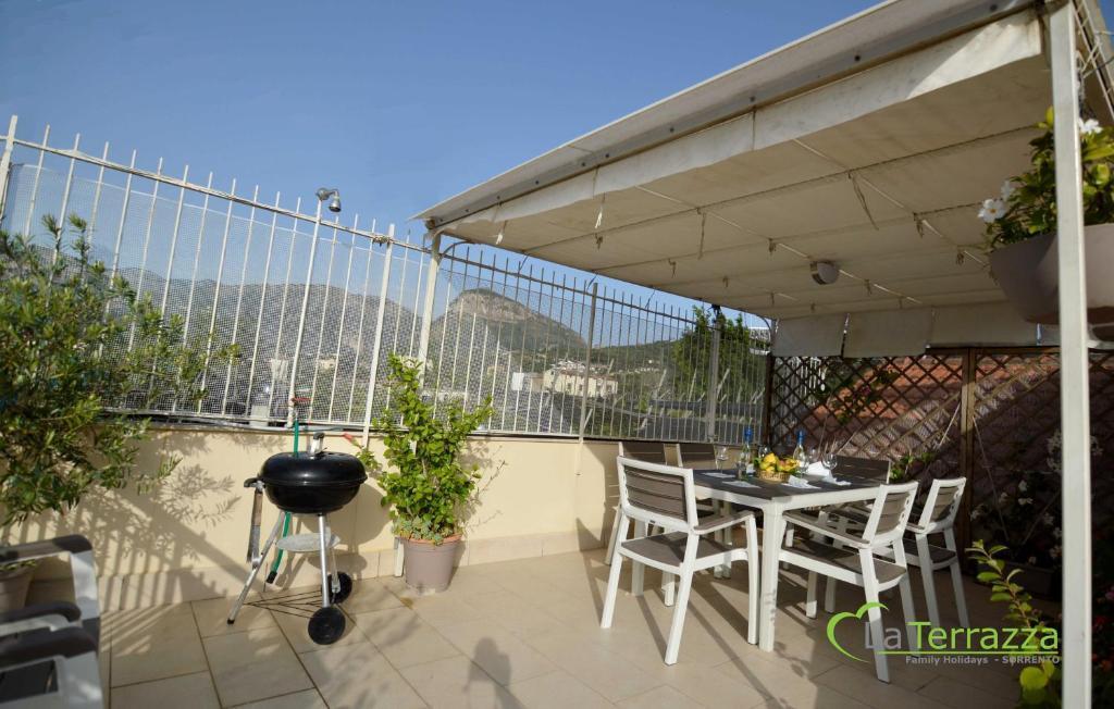 La Terrazza Family Holidays, Sorrento Coaost Villa Sant'Angelo  Екстериор снимка